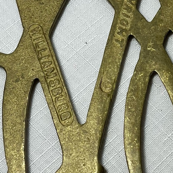 Vintage WILLIAMSBURG Brass Trivet. Stamped. - Picture 5 of 5